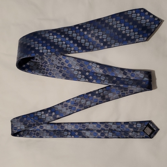 Men's Protocol grey with shades of blue pattern tie - Picture 1 of 5
